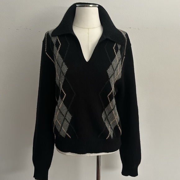 Khaite Cashmere Pullover
Black
Printed
Long Sleeve with V-Neck - Picture 10 of 11